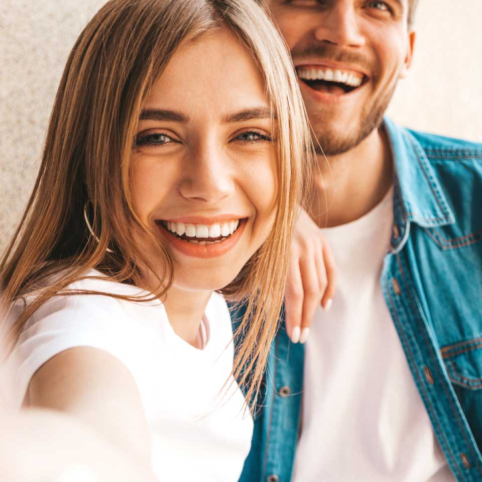 Coronas, puentes y carillas de porcelana